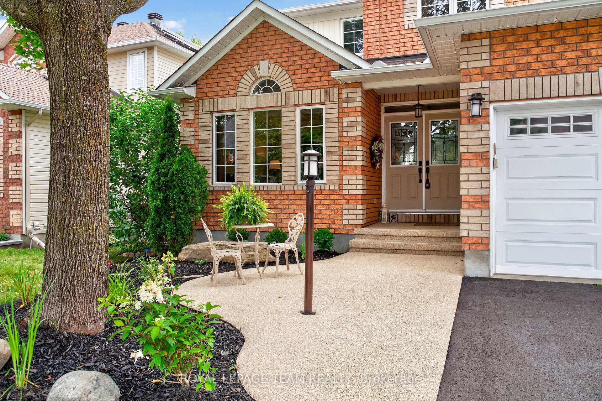 Photo 3 of 12 Forillon Crescent, Ottawa, Kanata - Bridlewood — HOMEH