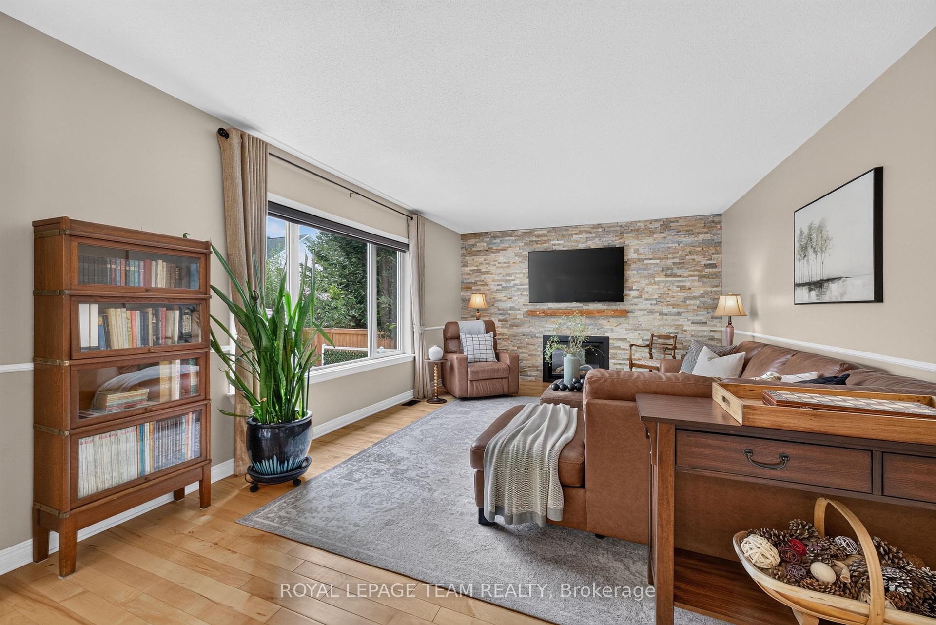 Photo 16 of 12 Forillon Crescent, Ottawa, Kanata - Bridlewood — HOMEH
