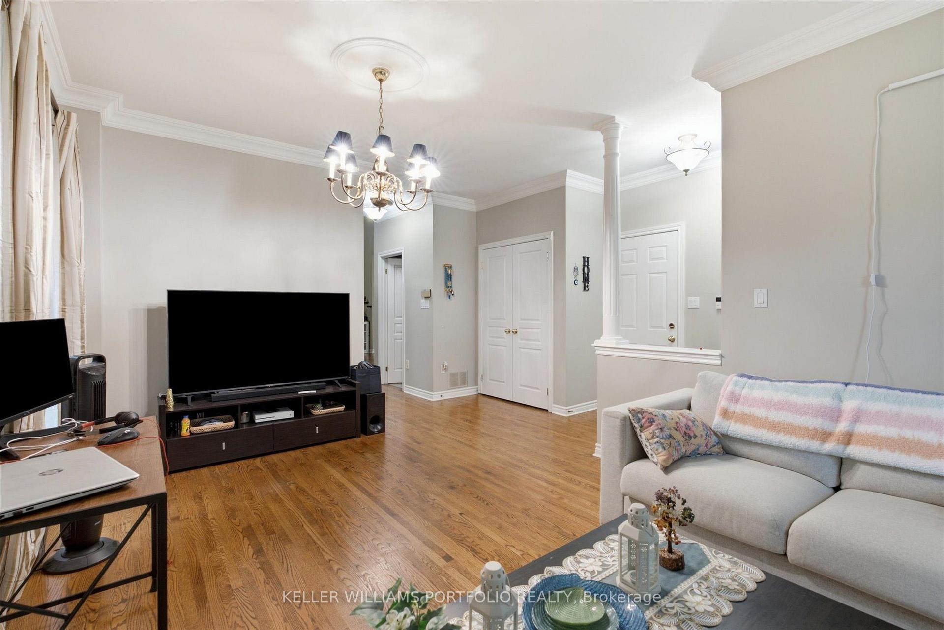 Photo 10 of 2153 Meadowglen Drive, Oakville, Westmount — HOMEH