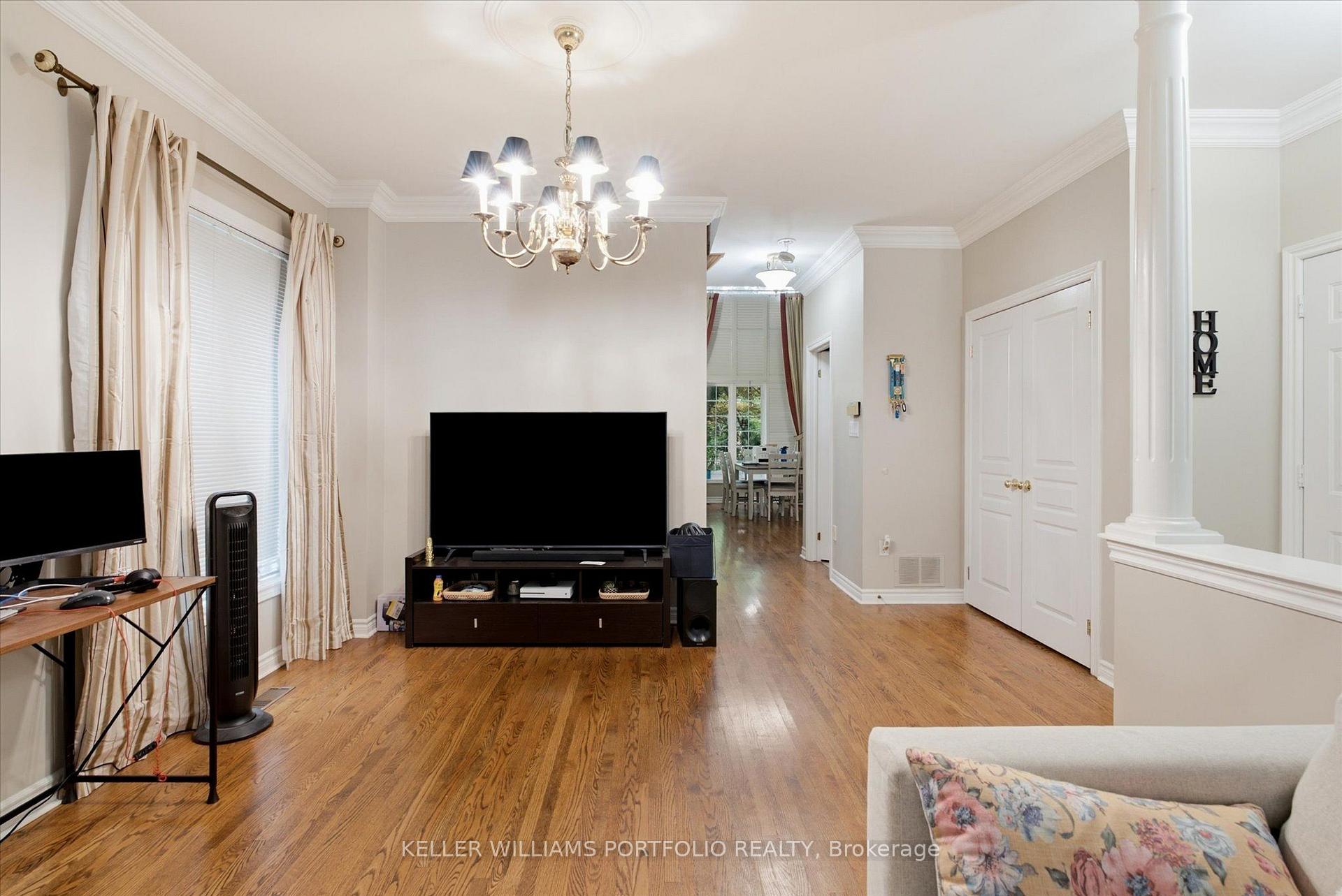 Photo 11 of 2153 Meadowglen Drive, Oakville, Westmount — HOMEH