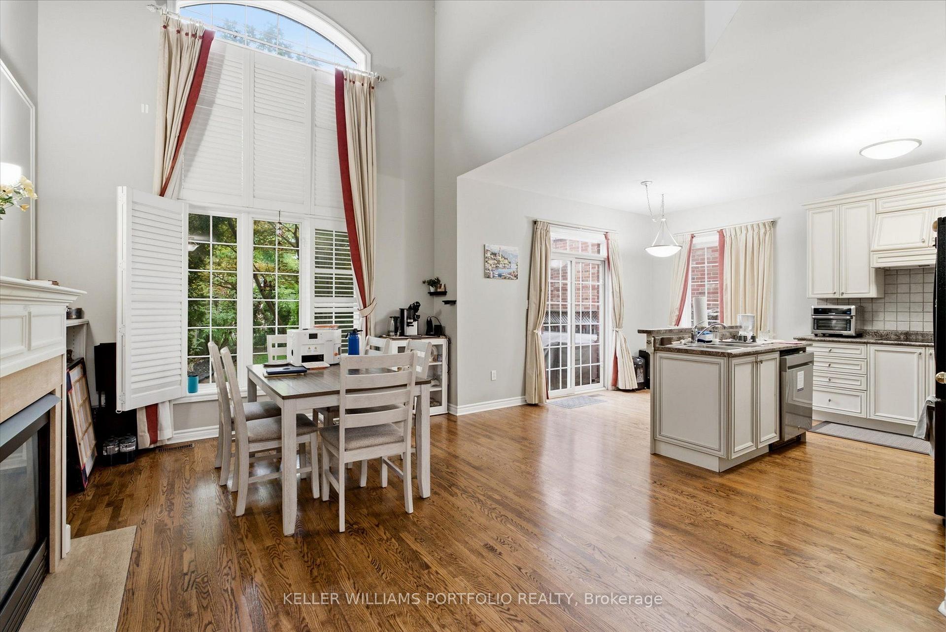 Photo 12 of 2153 Meadowglen Drive, Oakville, Westmount — HOMEH