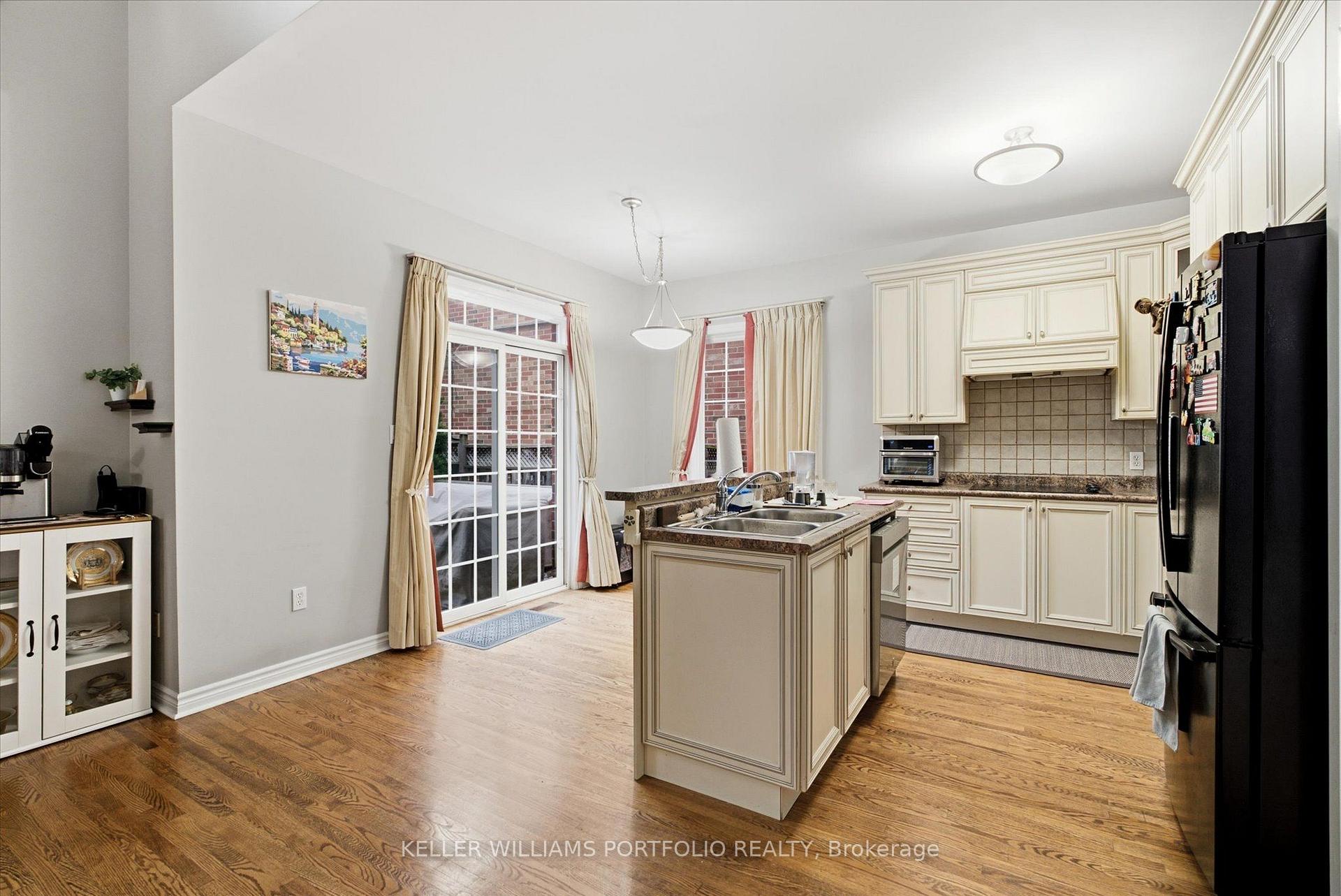Photo 15 of 2153 Meadowglen Drive, Oakville, Westmount — HOMEH