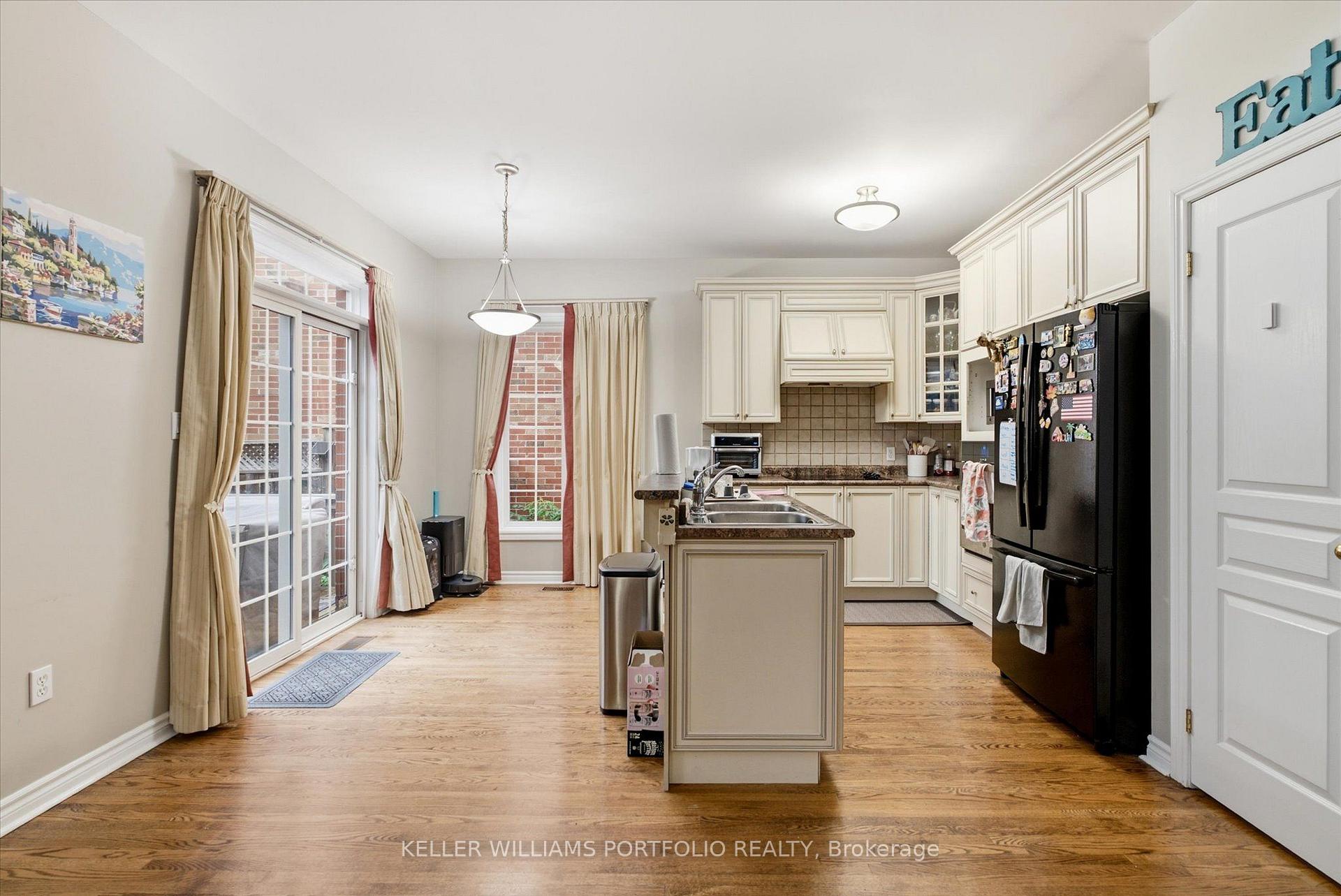 Photo 16 of 2153 Meadowglen Drive, Oakville, Westmount — HOMEH