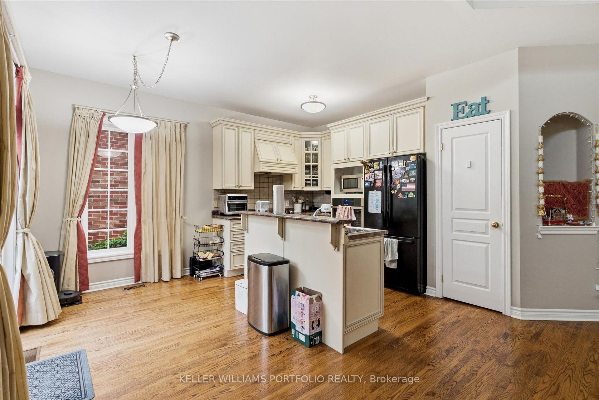 Photo 17 of 2153 Meadowglen Drive, Oakville, Westmount — HOMEH