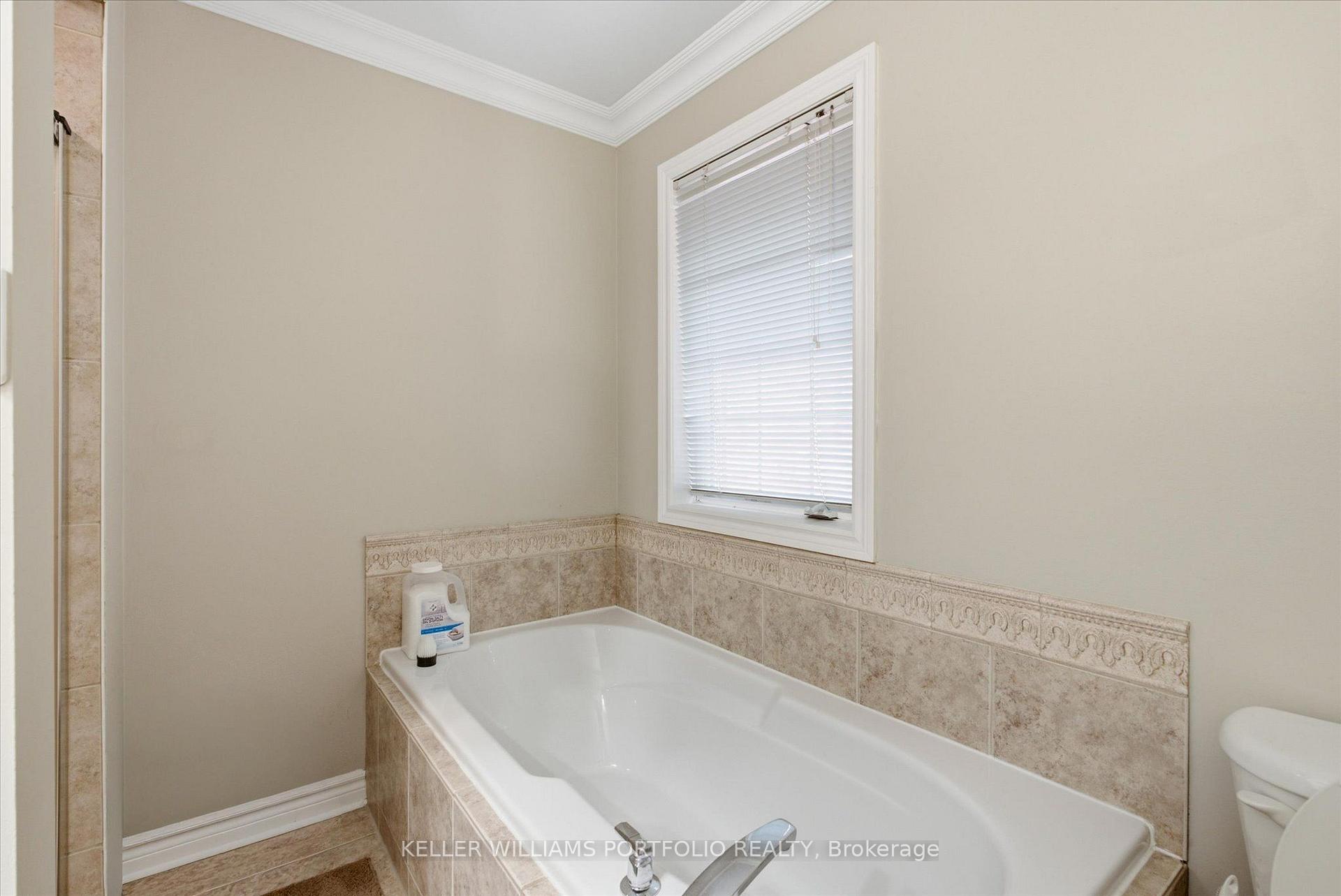 Photo 28 of 2153 Meadowglen Drive, Oakville, Westmount — HOMEH