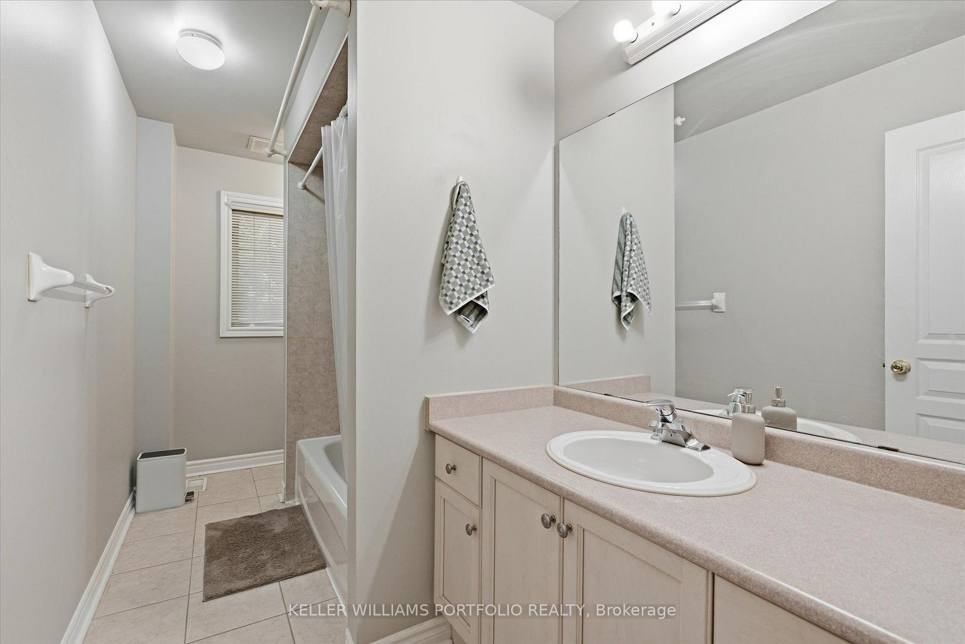 Photo 33 of 2153 Meadowglen Drive, Oakville, Westmount — HOMEH