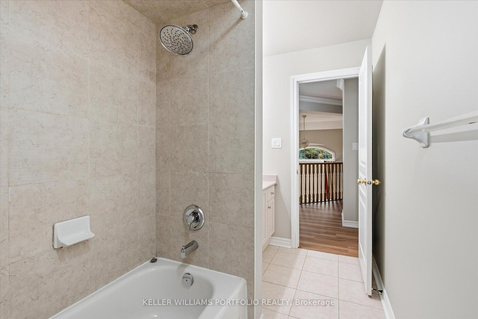 Photo 34 of 2153 Meadowglen Drive, Oakville, Westmount — HOMEH