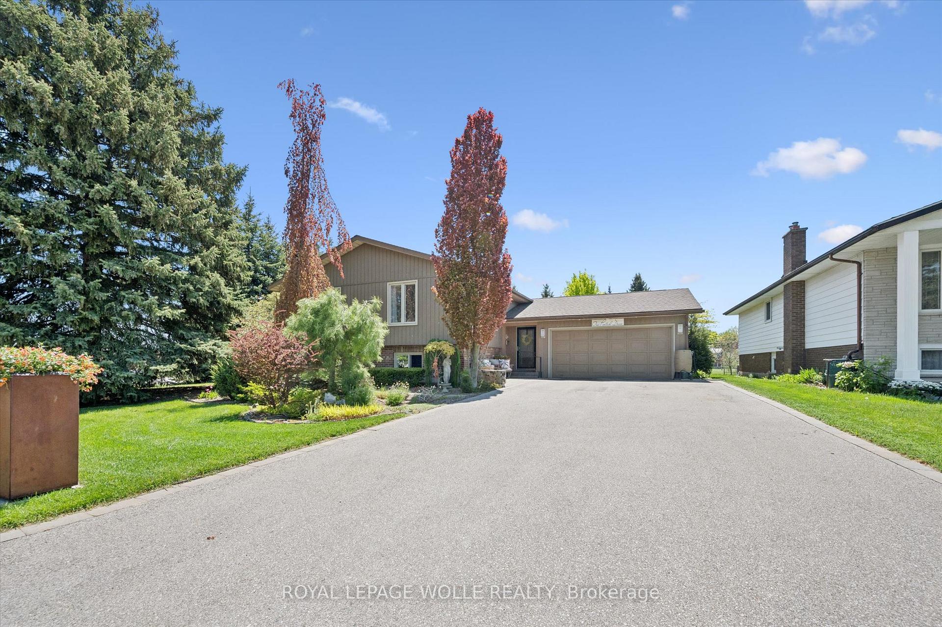 Photo 2 of 1 Pintail Drive S, Woolwich, Elmira — HOMEH