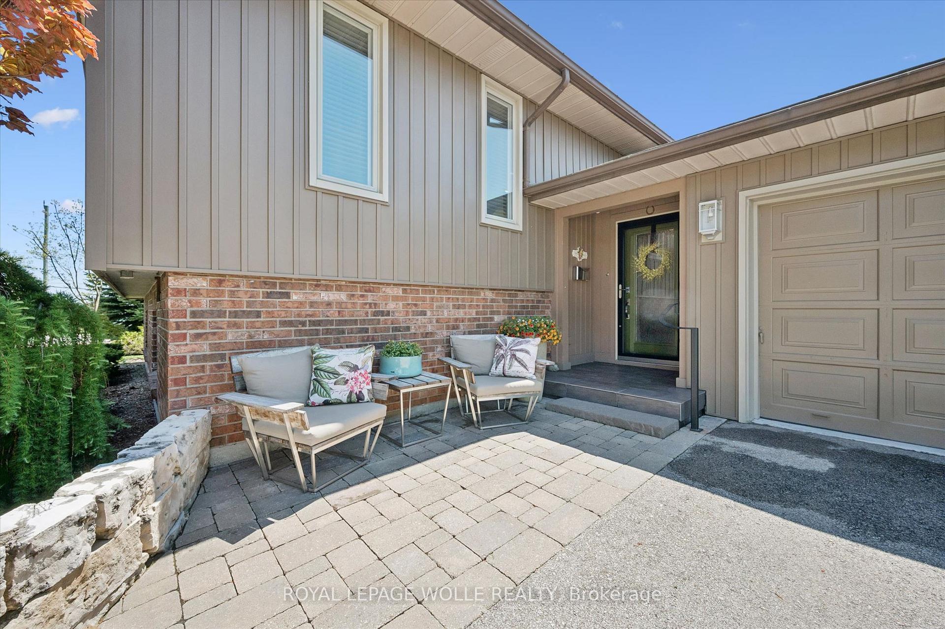 Photo 4 of 1 Pintail Drive S, Woolwich, Elmira — HOMEH