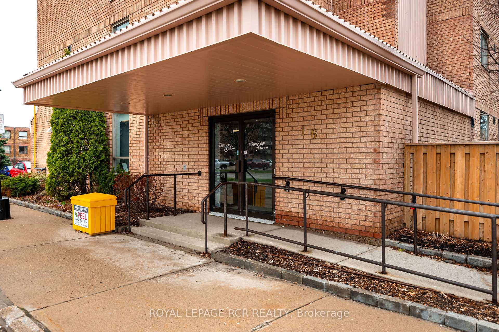 Photo 3 of Unit 32, 16 Fourth Street, Orangeville — HOMEH
