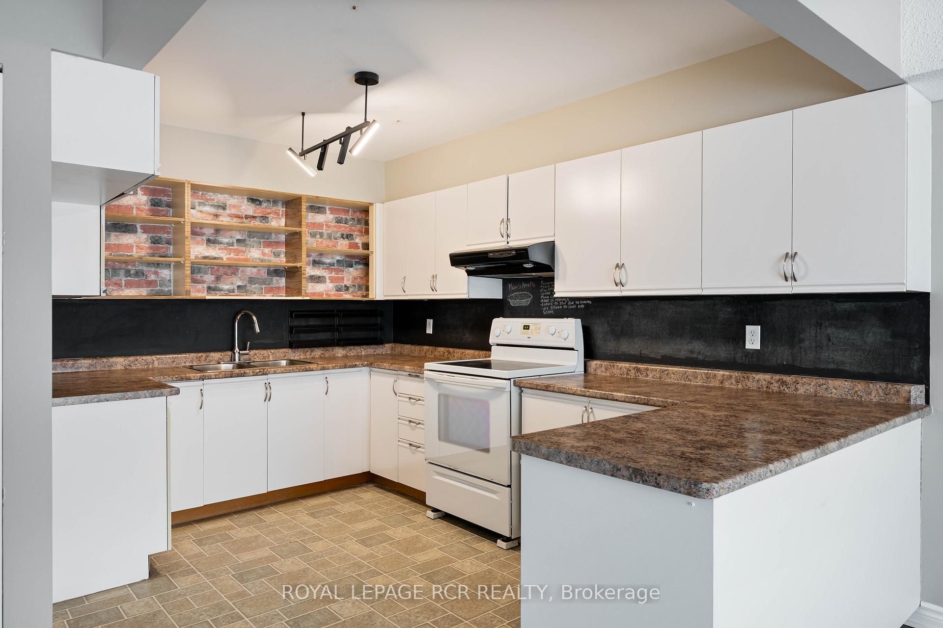 Photo 10 of Unit 32, 16 Fourth Street, Orangeville — HOMEH