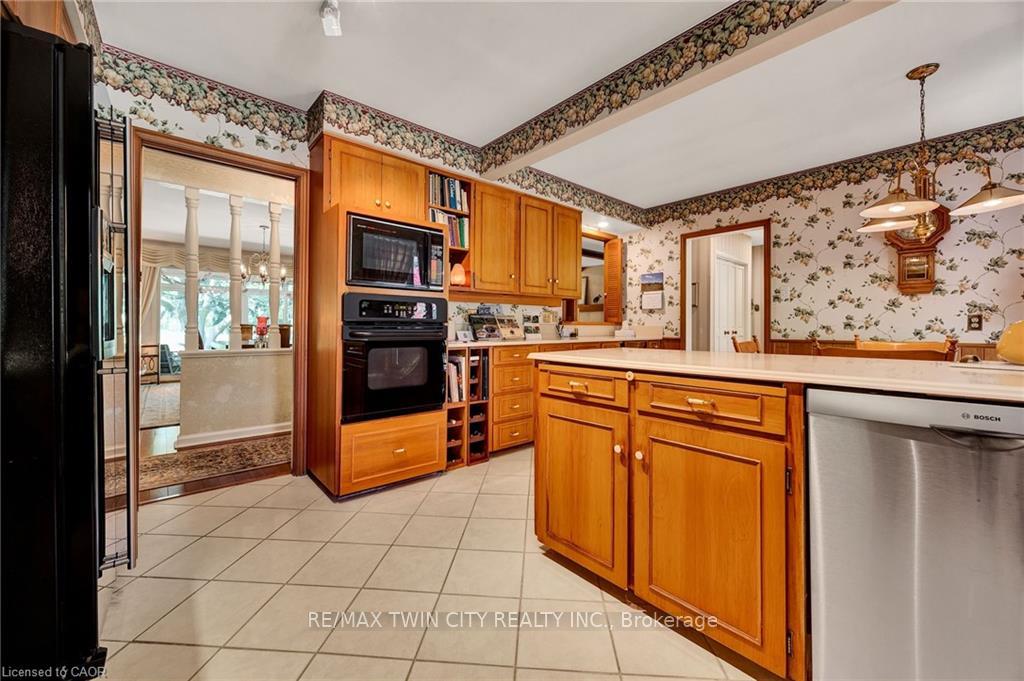 Photo 12 of 61 Huntley Crescent, Kitchener, Westmount - Kitchener — HOMEH