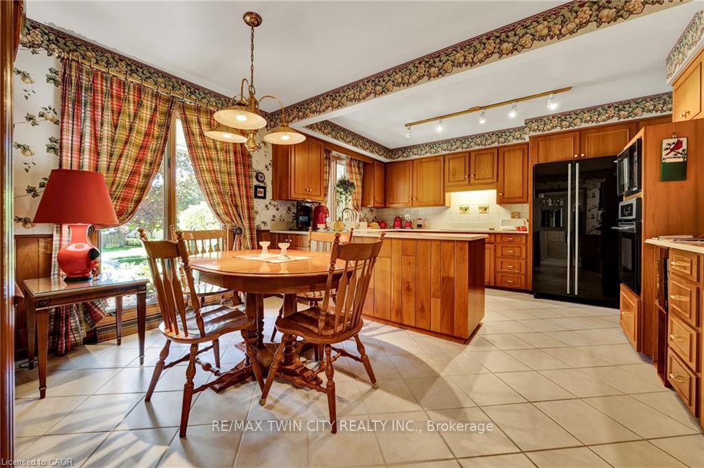 Photo 14 of 61 Huntley Crescent, Kitchener, Westmount - Kitchener — HOMEH
