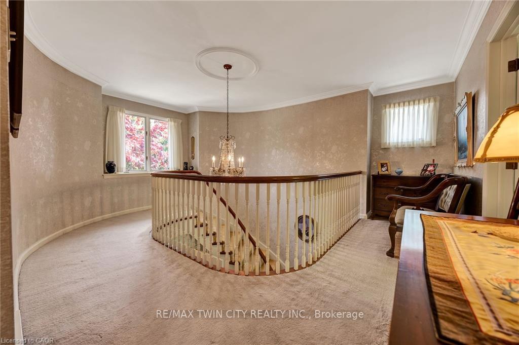 Photo 24 of 61 Huntley Crescent, Kitchener, Westmount - Kitchener — HOMEH