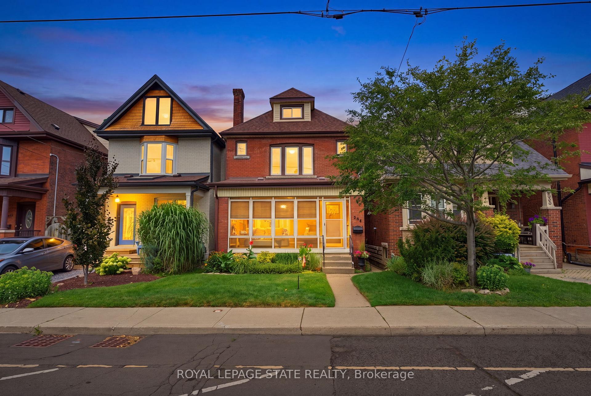 Front of 394 Charlton Avenue W