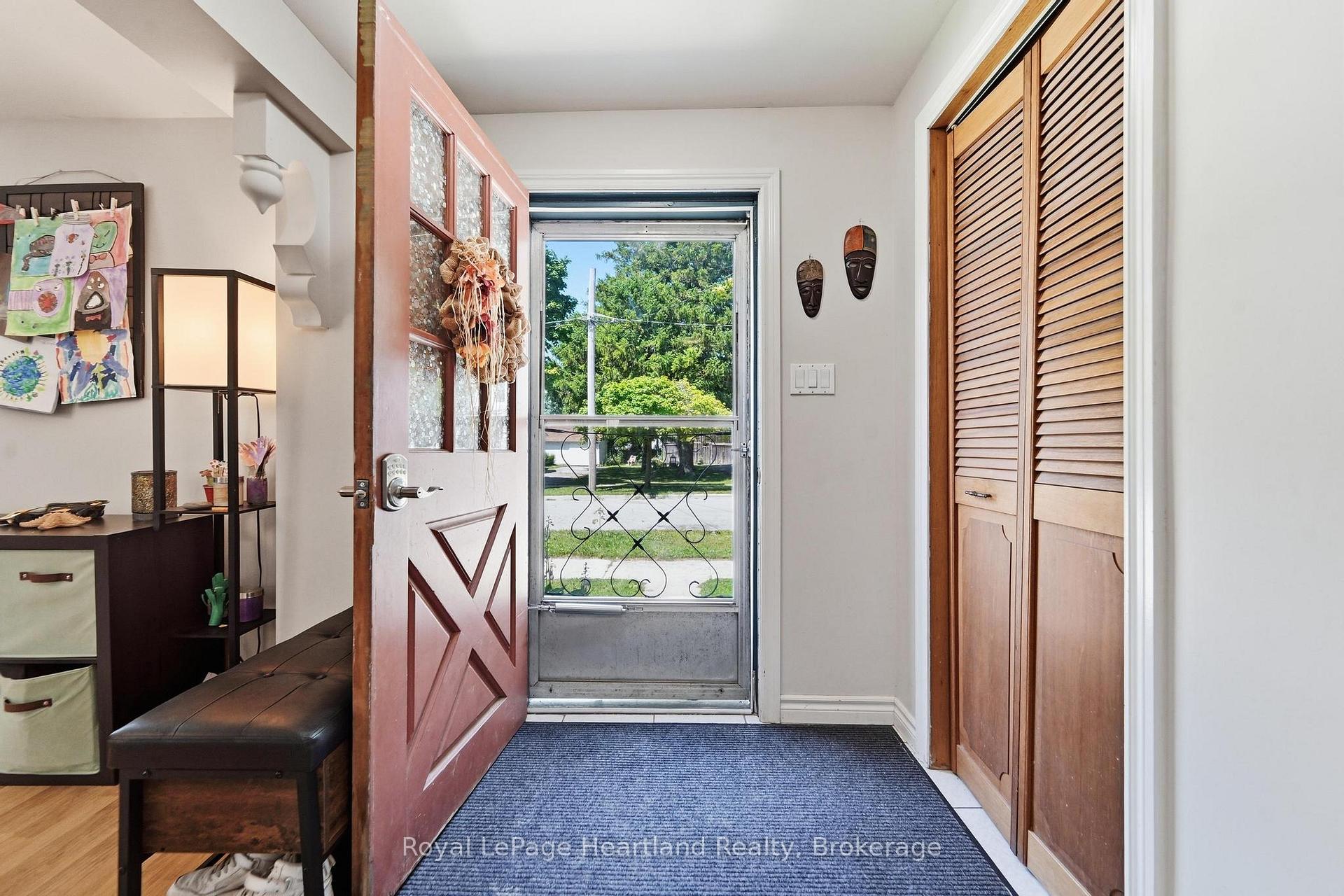 Photo 2 of 117 Quebec Street, Goderich, Goderich (Town) — HOMEH