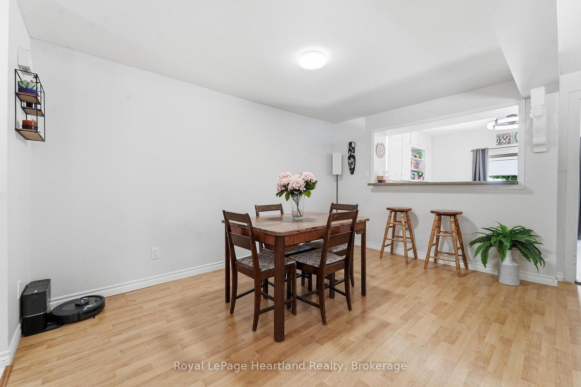 Photo 5 of 117 Quebec Street, Goderich, Goderich (Town) — HOMEH