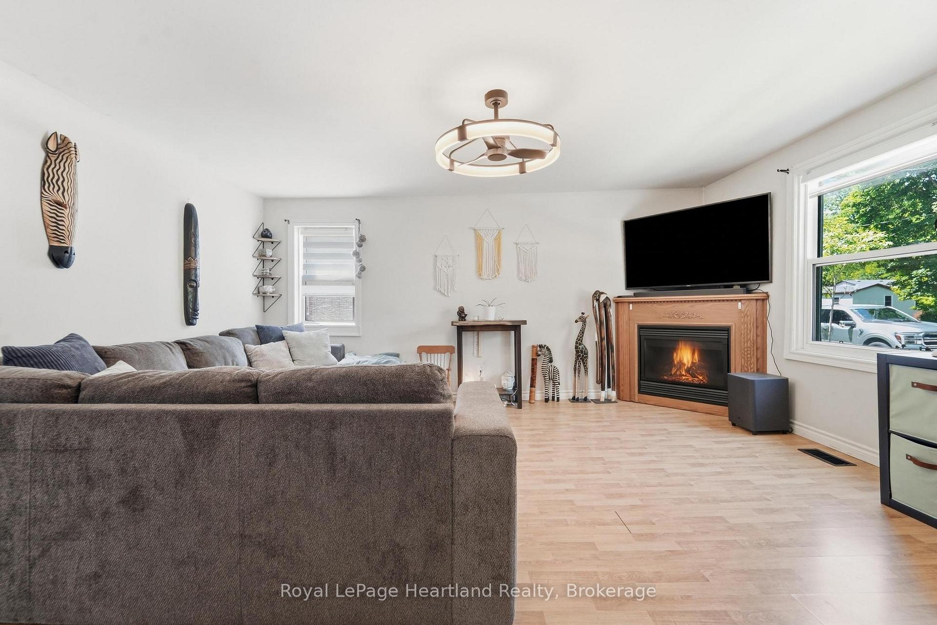 Photo 6 of 117 Quebec Street, Goderich, Goderich (Town) — HOMEH