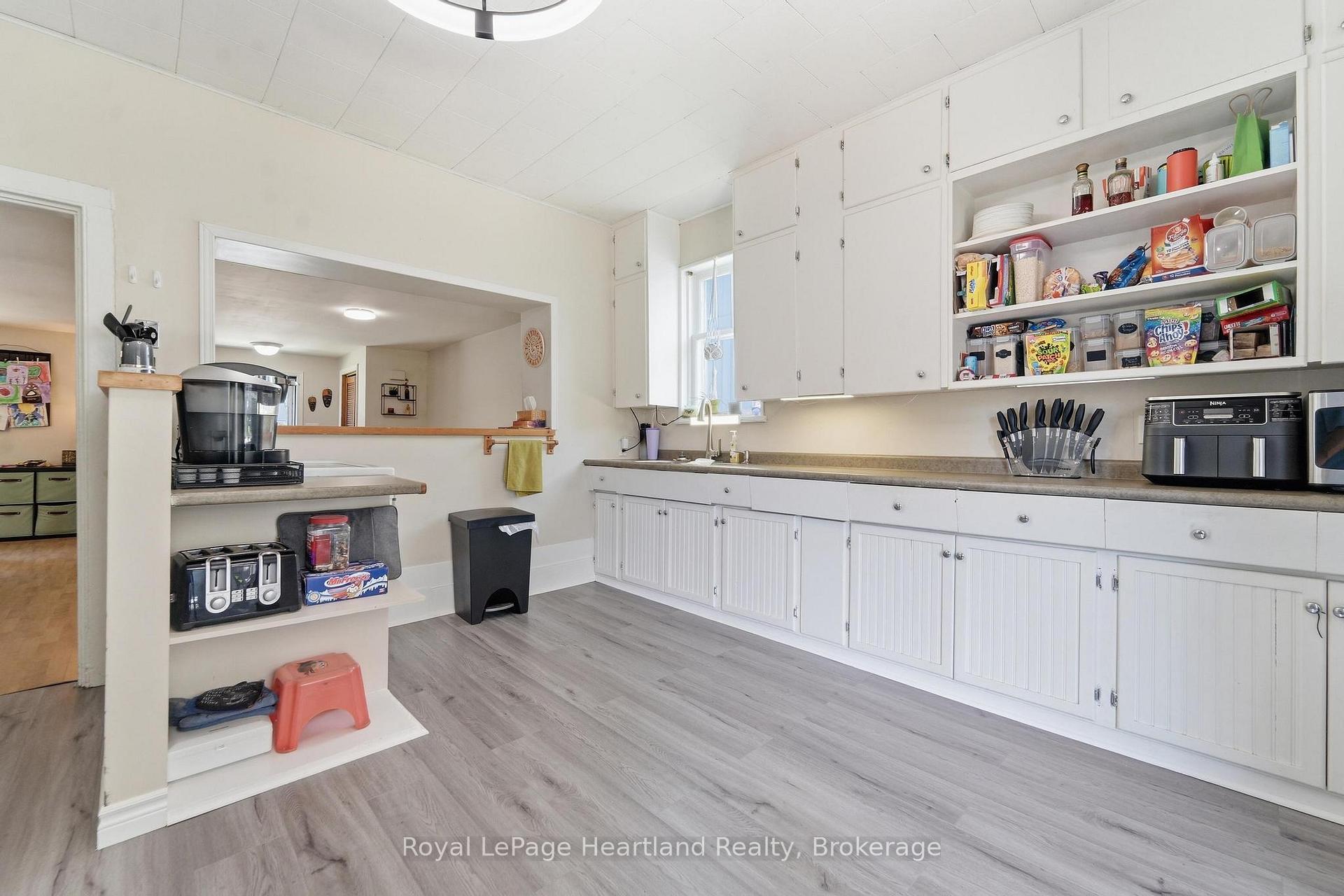 Photo 11 of 117 Quebec Street, Goderich, Goderich (Town) — HOMEH