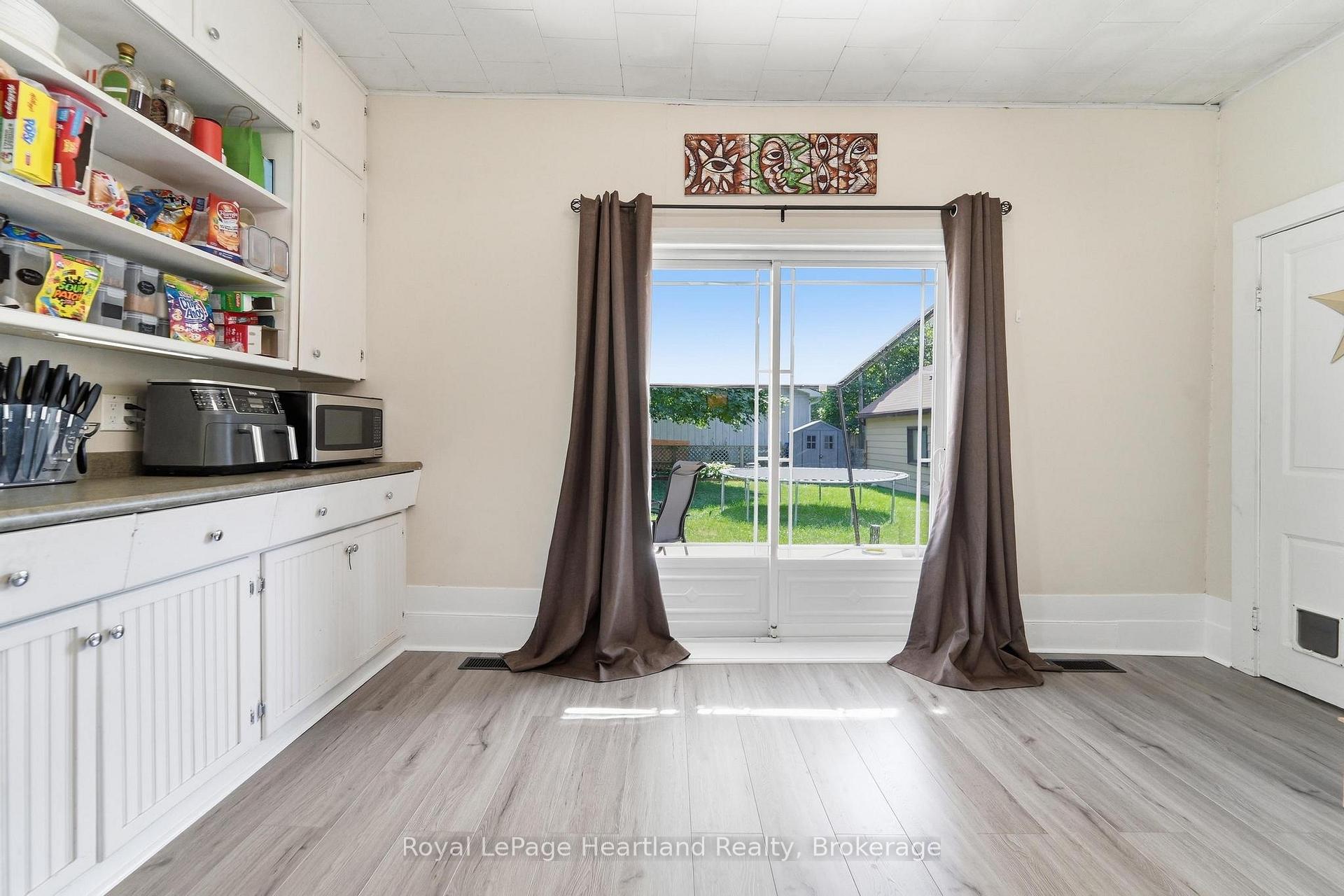 Photo 13 of 117 Quebec Street, Goderich, Goderich (Town) — HOMEH