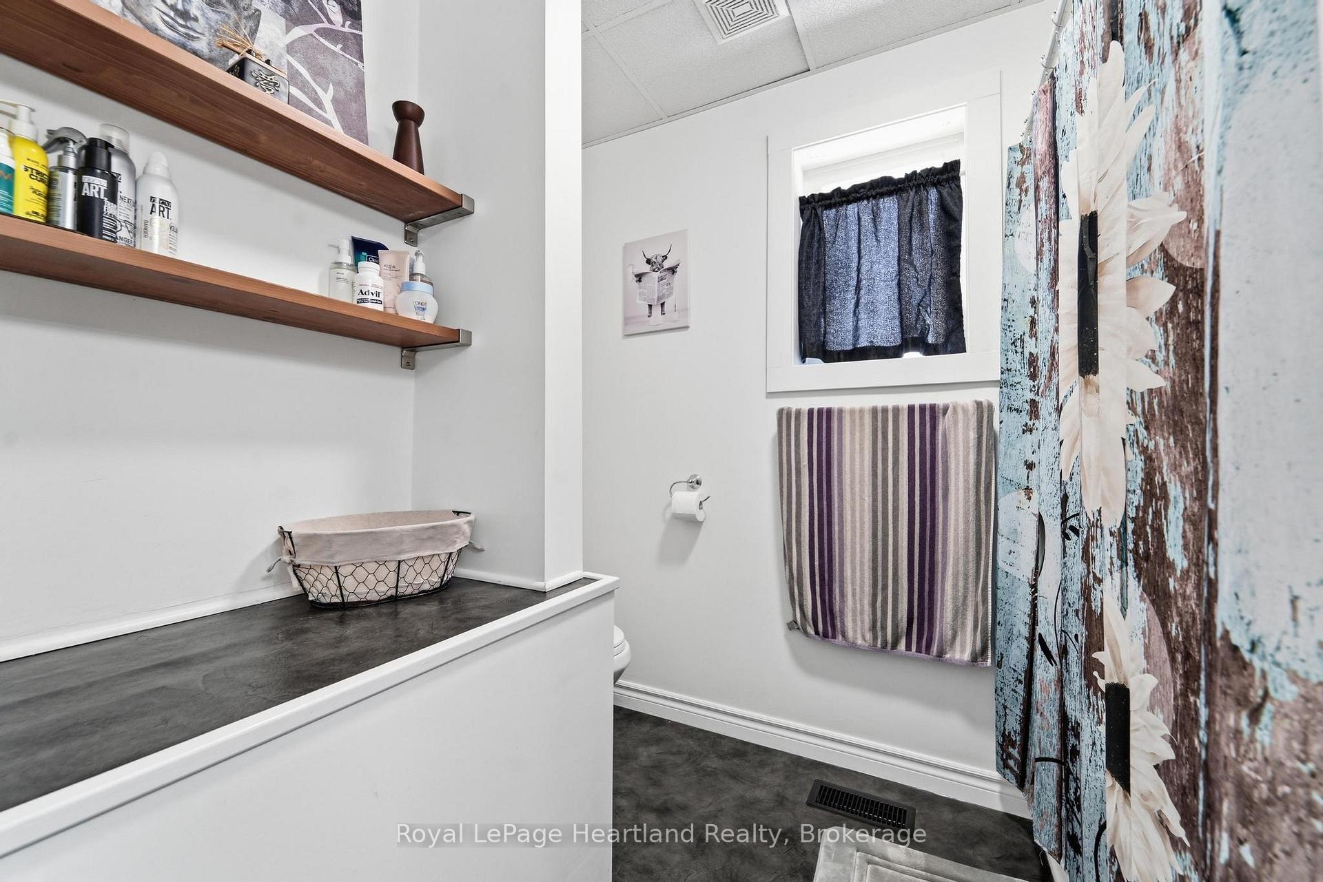 Photo 16 of 117 Quebec Street, Goderich, Goderich (Town) — HOMEH