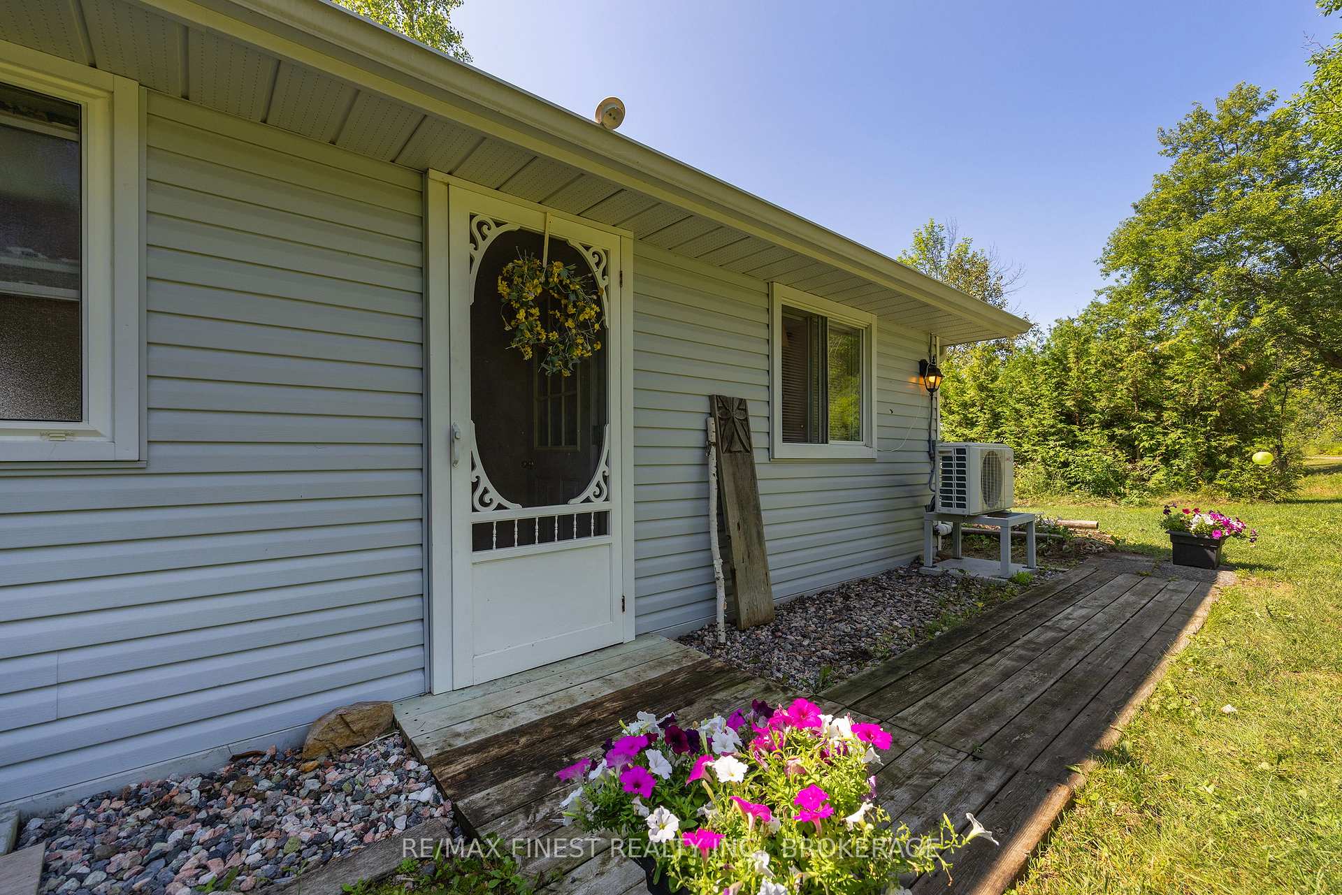 Photo 5 of 1050 Anker Lane, Frontenac, Frontenac South — HOMEH