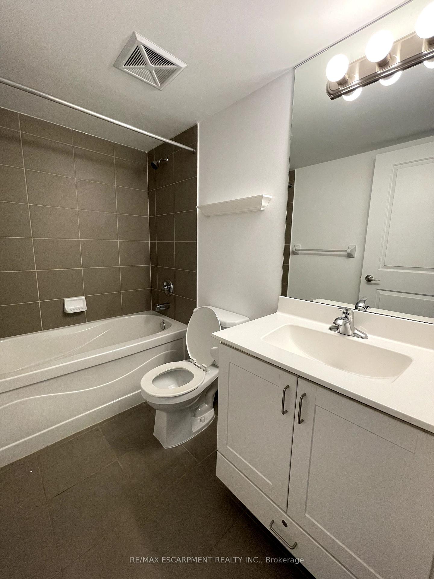 Photo 5 of Unit 708, 330 Burnhamthorpe Road W, Mississauga, City Centre — HOMEH
