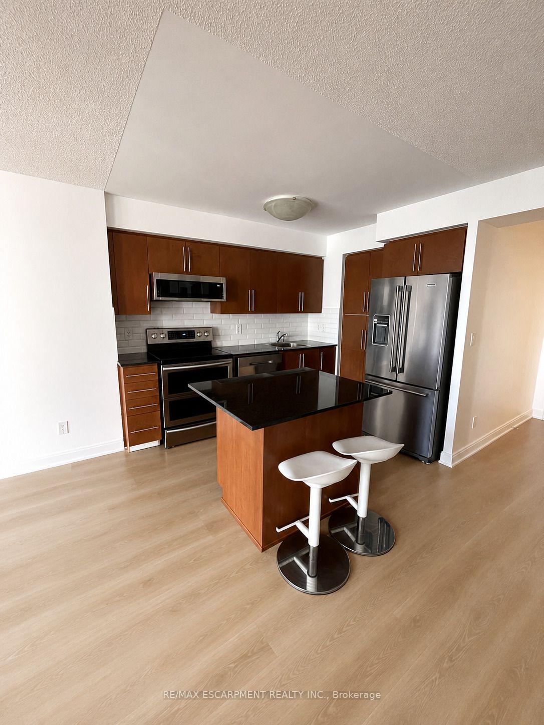 Photo 6 of Unit 708, 330 Burnhamthorpe Road W, Mississauga, City Centre — HOMEH