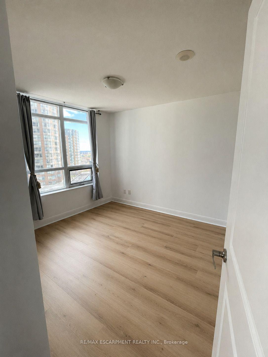 Photo 8 of Unit 708, 330 Burnhamthorpe Road W, Mississauga, City Centre — HOMEH