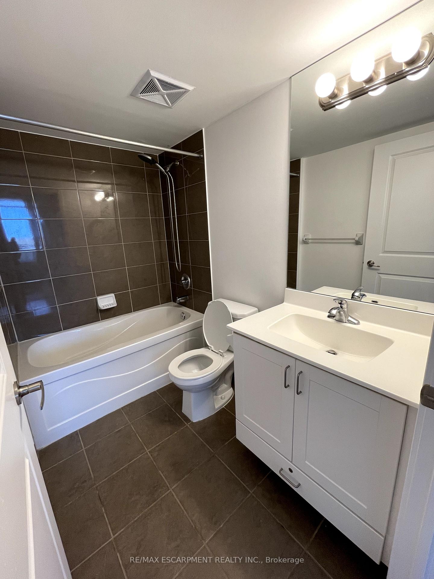 Photo 11 of Unit 708, 330 Burnhamthorpe Road W, Mississauga, City Centre — HOMEH