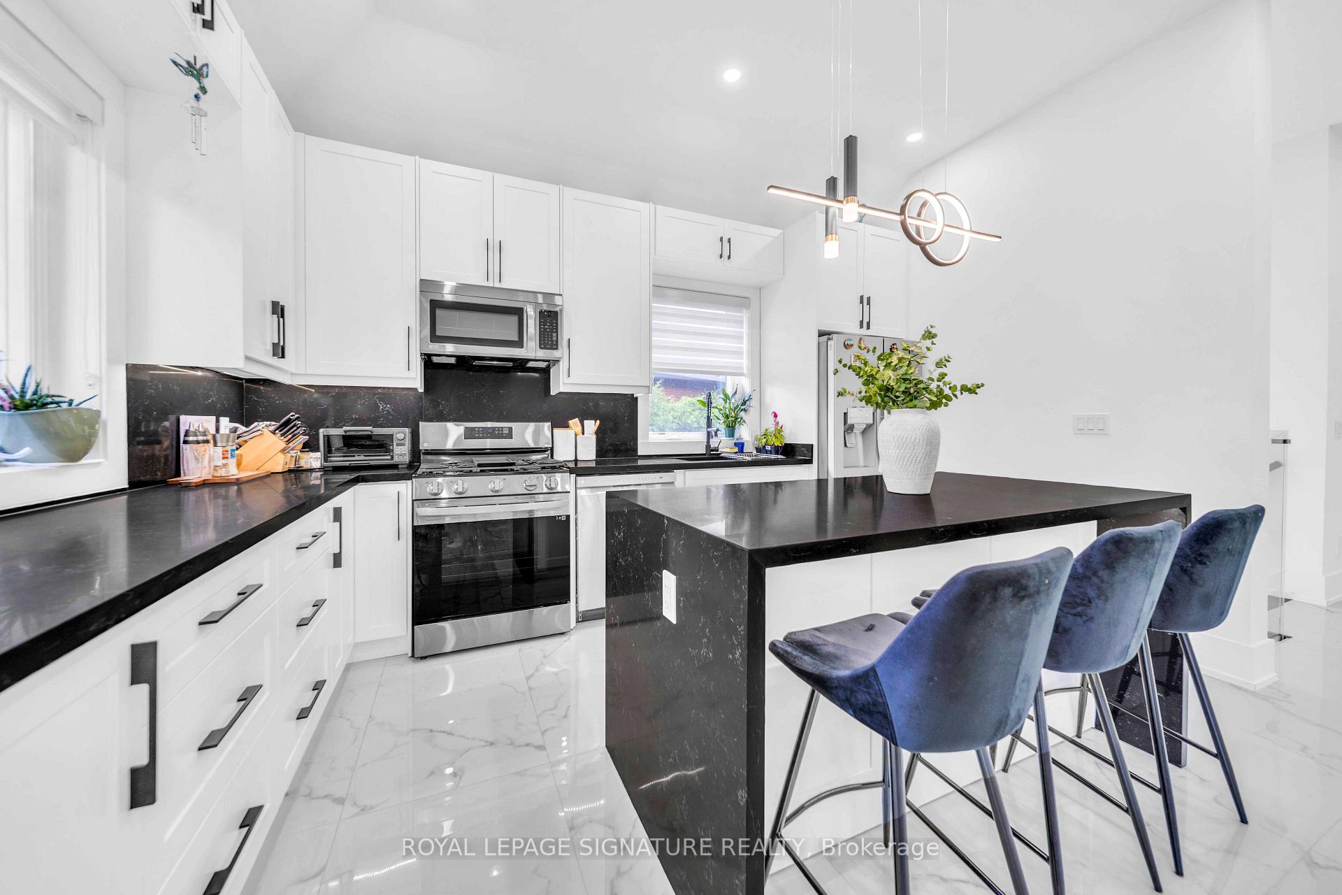 Photo 9 of 3 Pamcrest Drive, North York, Newtonbrook East — HOMEH