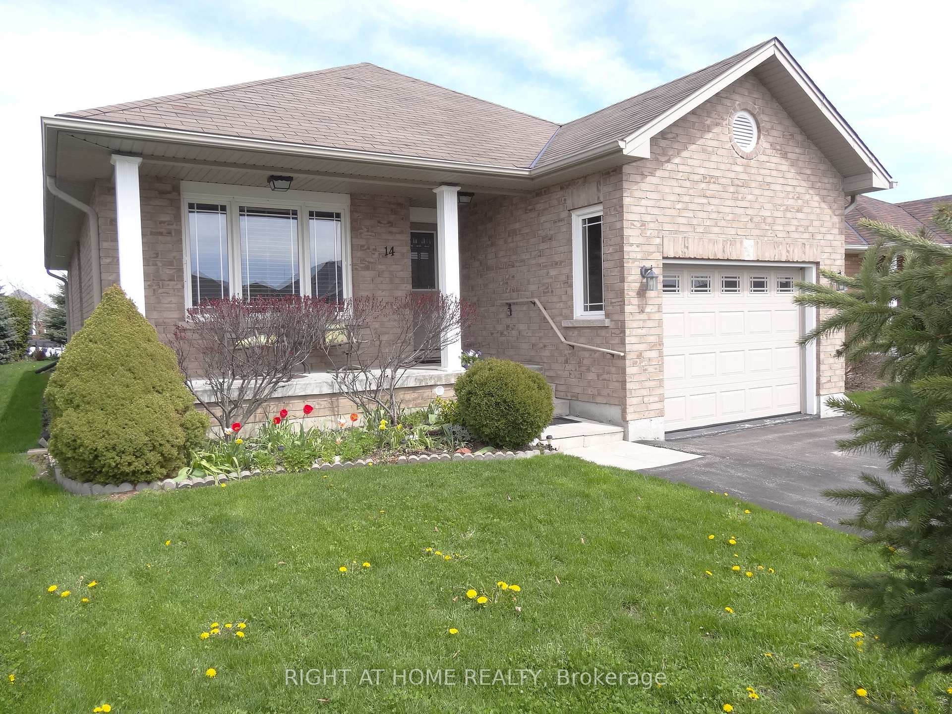 Photo 2 of 14 Matchett Crescent, Kawartha Lakes, Lindsay — HOMEH