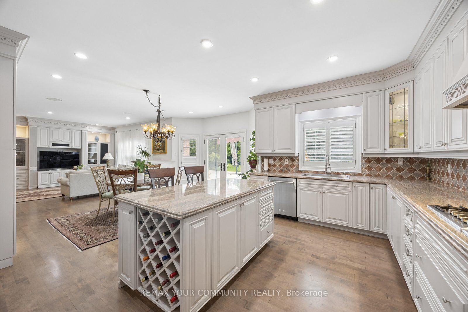 Photo 12 of 123 Laurentian Boulevard, Vaughan, Rural Vaughan — HOMEH