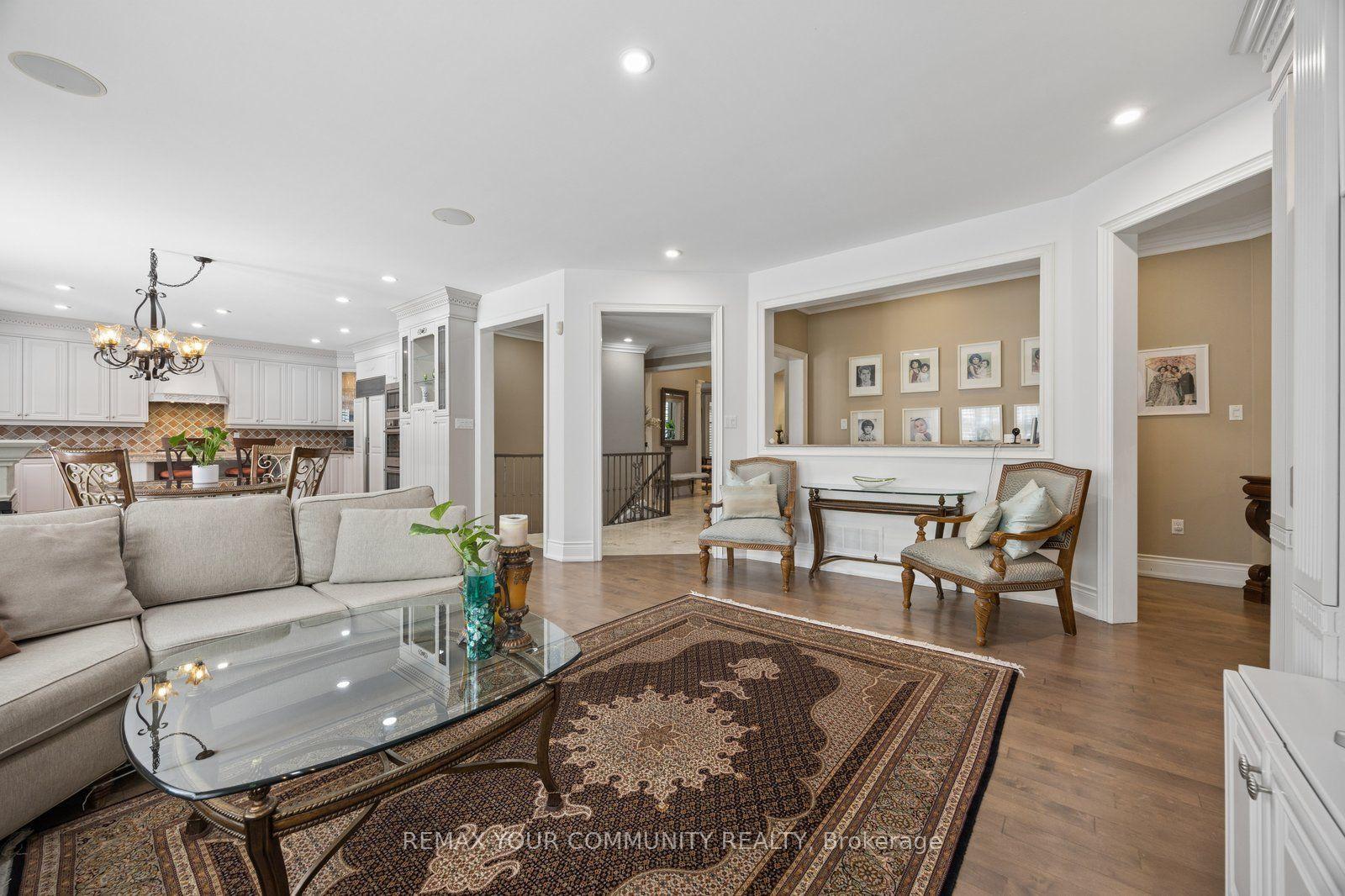 Photo 25 of 123 Laurentian Boulevard, Vaughan, Rural Vaughan — HOMEH
