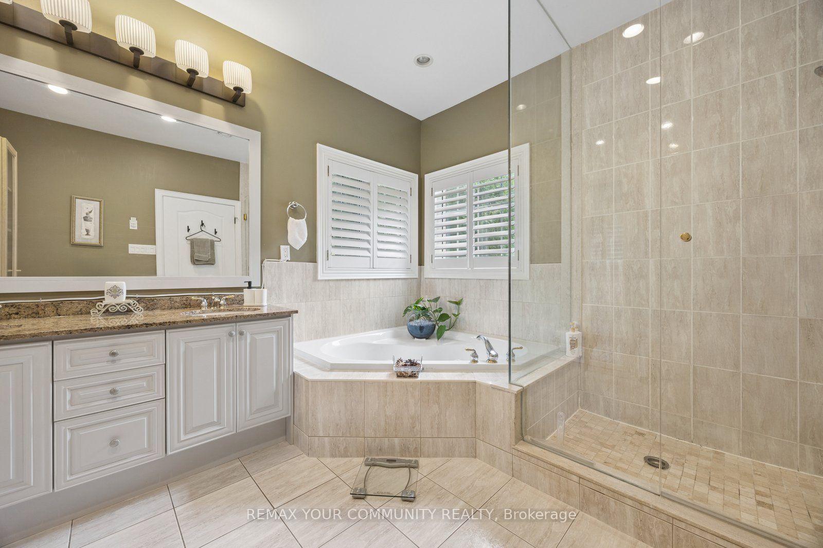 Photo 29 of 123 Laurentian Boulevard, Vaughan, Rural Vaughan — HOMEH