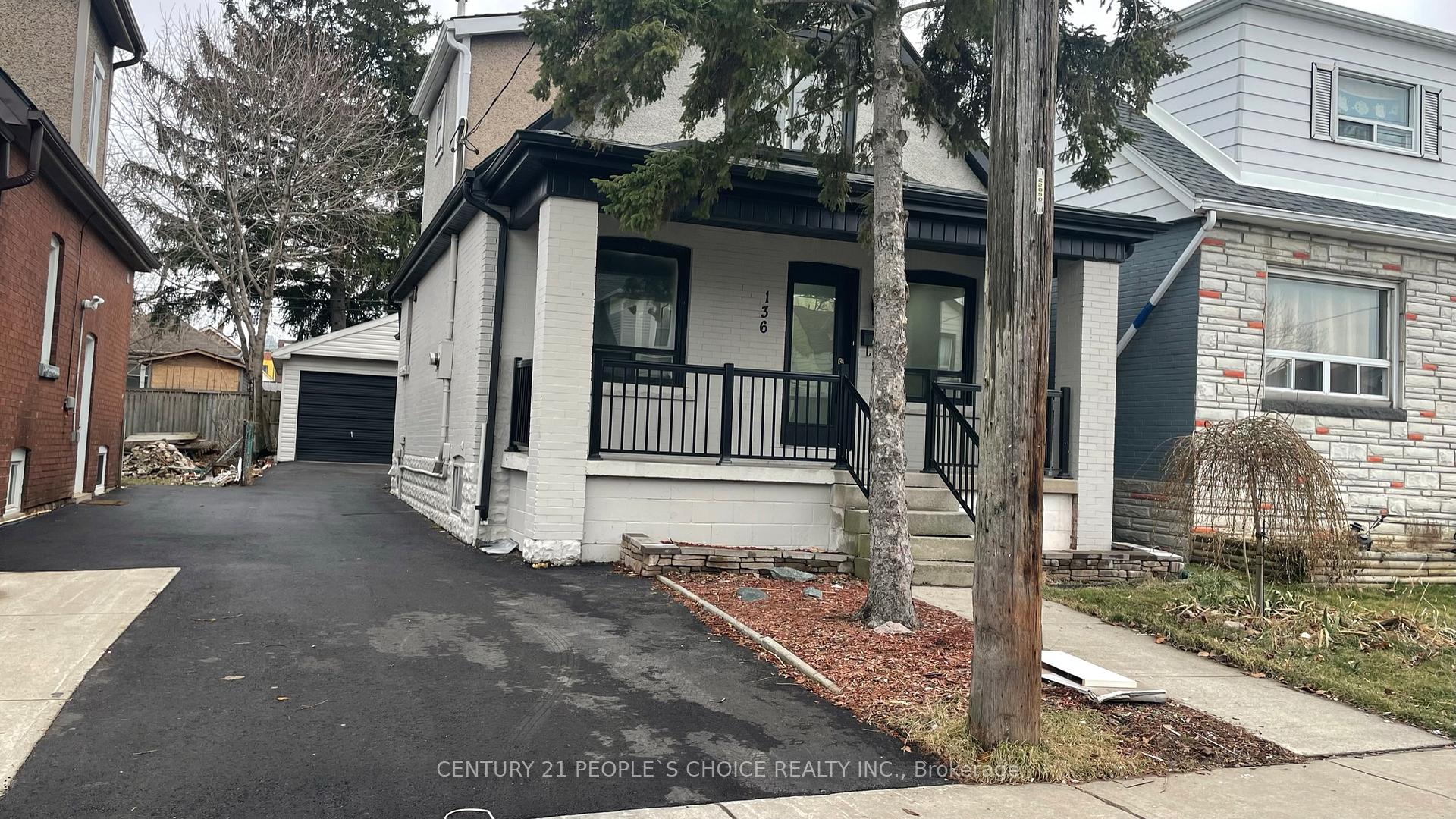 Photo 4 of 136 Edgemont Street N, Hamilton, Crown Point — HOMEH