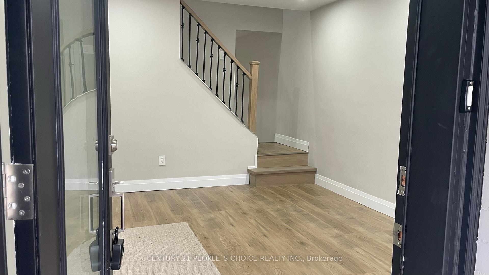 Photo 8 of 136 Edgemont Street N, Hamilton, Crown Point — HOMEH