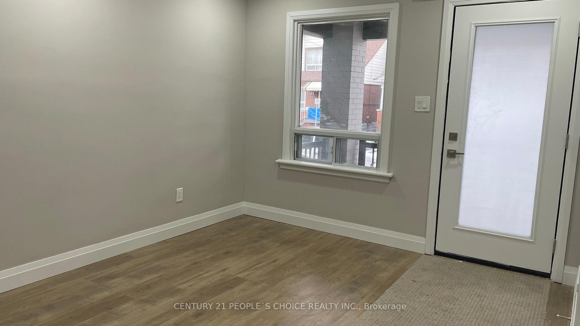 Photo 9 of 136 Edgemont Street N, Hamilton, Crown Point — HOMEH