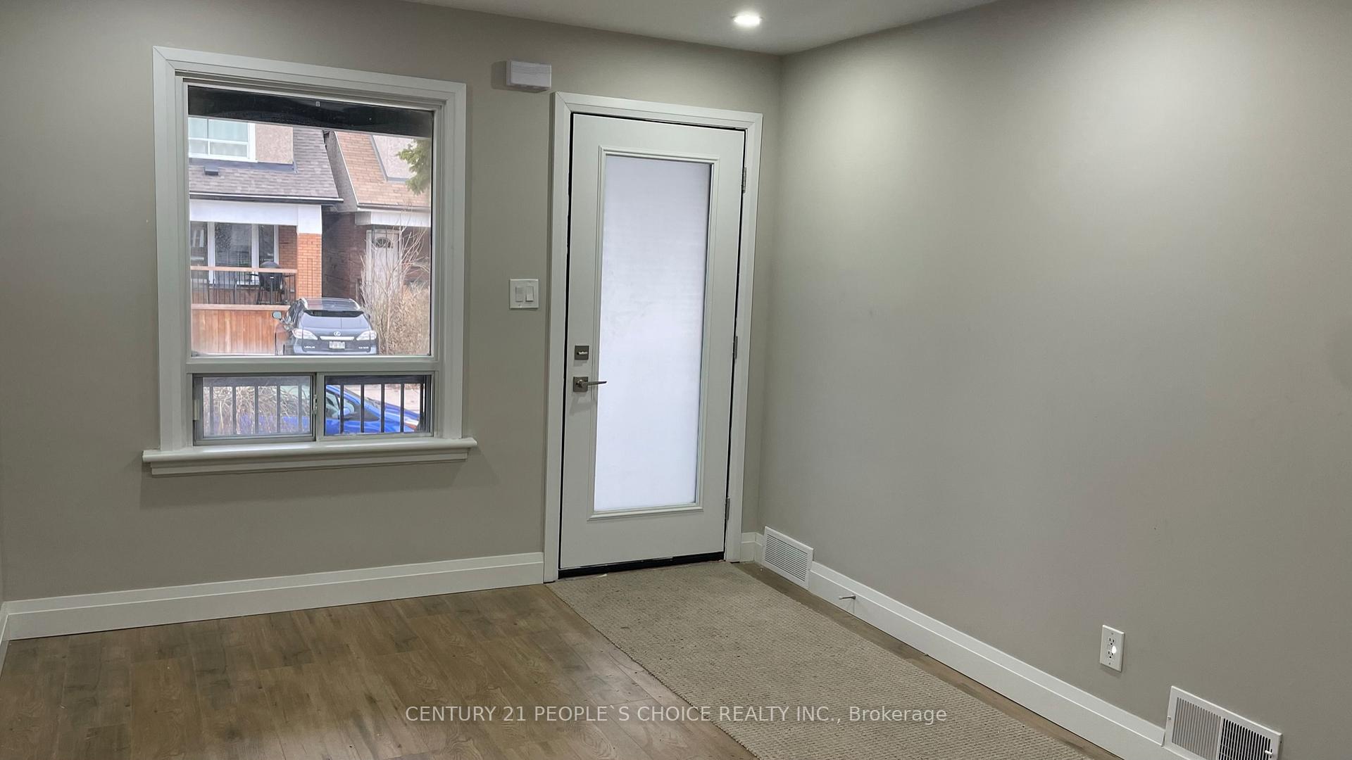 Photo 10 of 136 Edgemont Street N, Hamilton, Crown Point — HOMEH