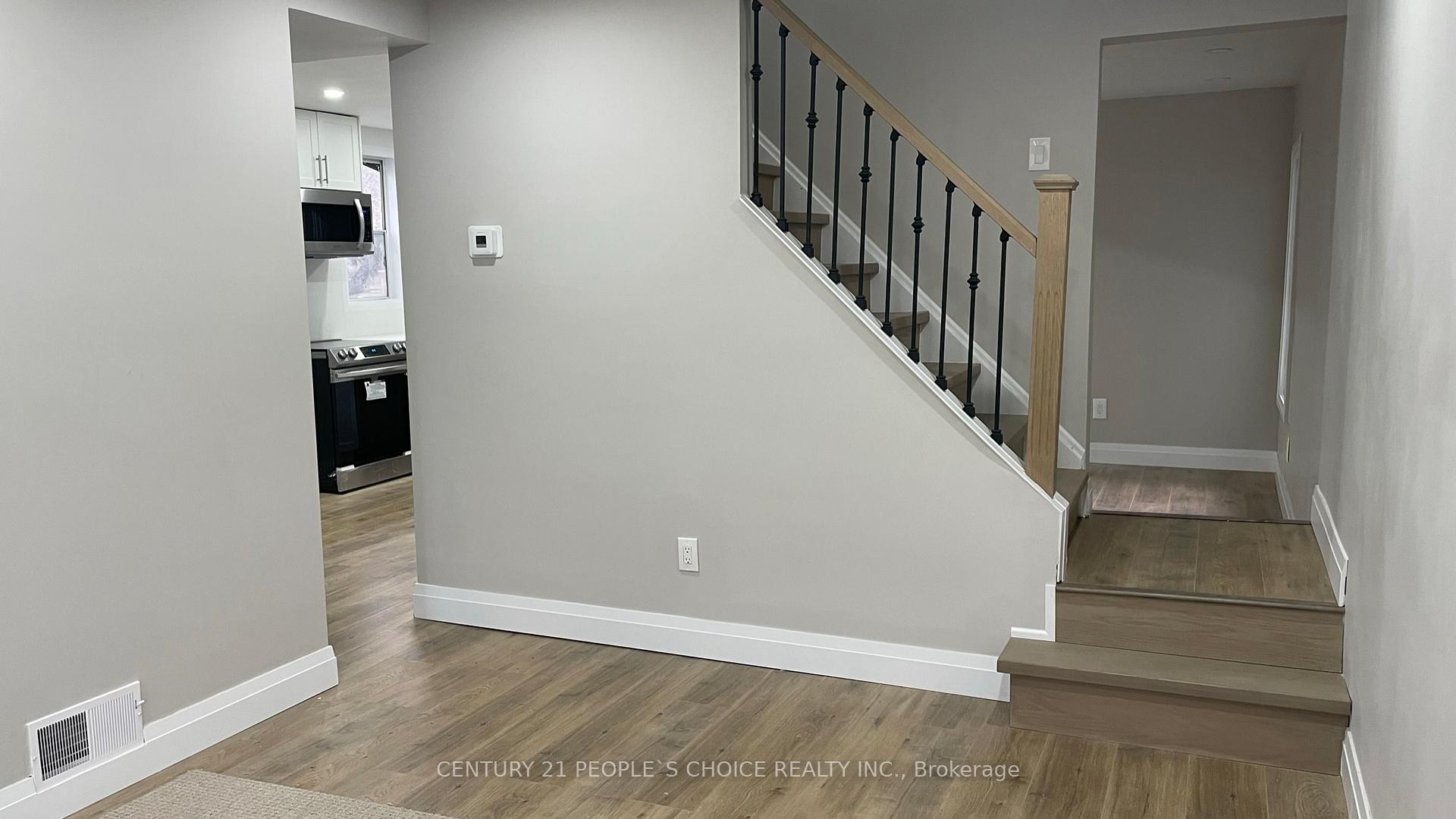Photo 11 of 136 Edgemont Street N, Hamilton, Crown Point — HOMEH