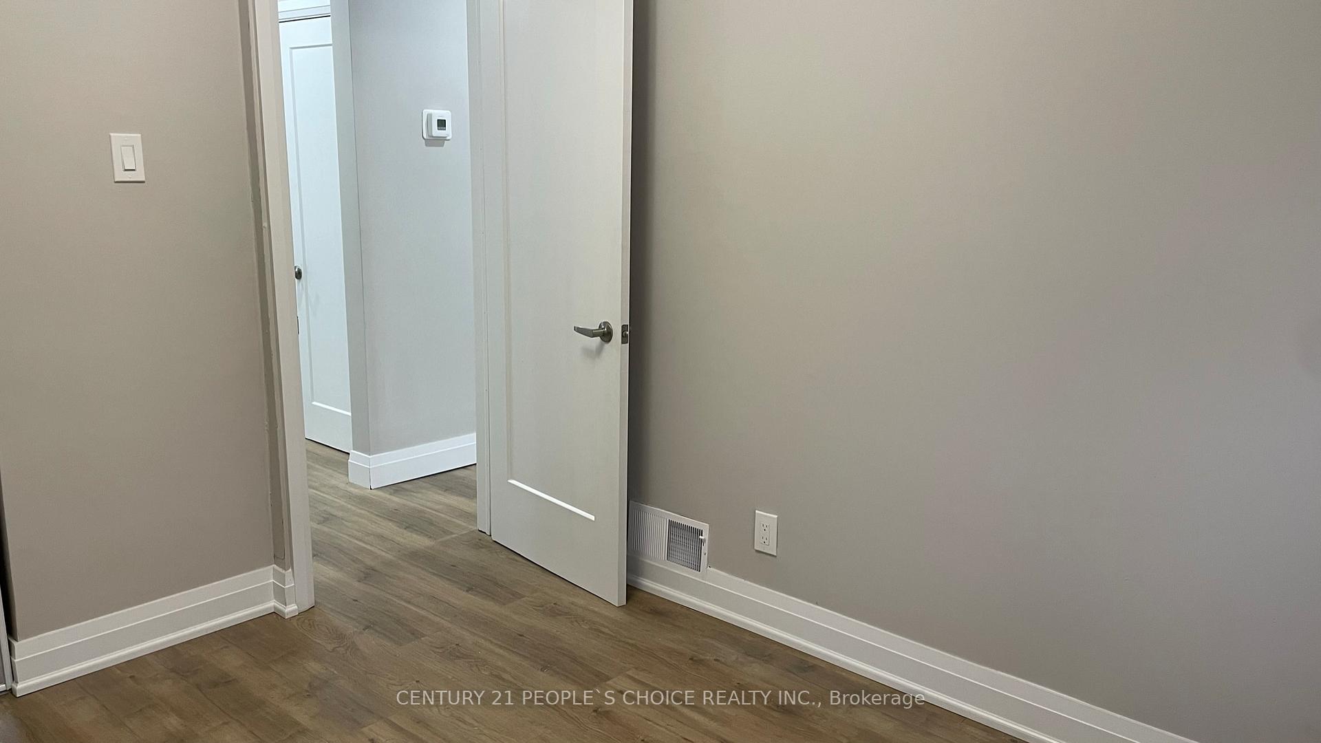 Photo 17 of 136 Edgemont Street N, Hamilton, Crown Point — HOMEH