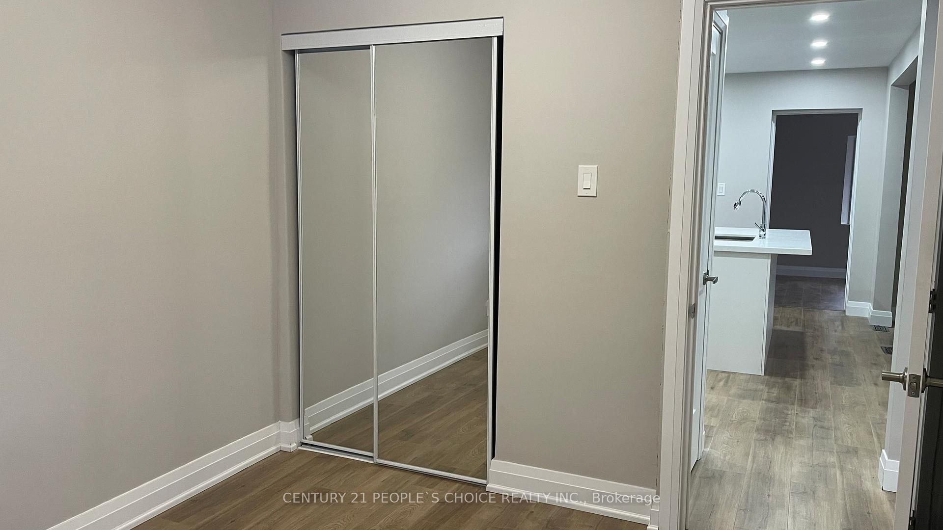 Photo 19 of 136 Edgemont Street N, Hamilton, Crown Point — HOMEH