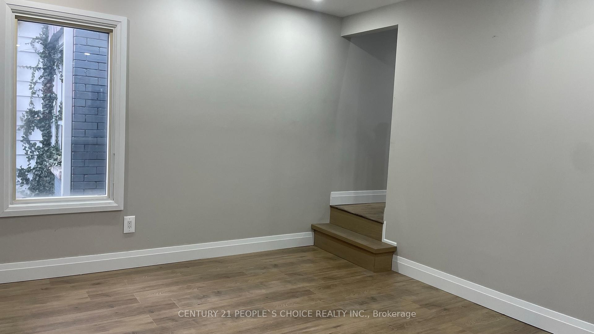 Photo 21 of 136 Edgemont Street N, Hamilton, Crown Point — HOMEH
