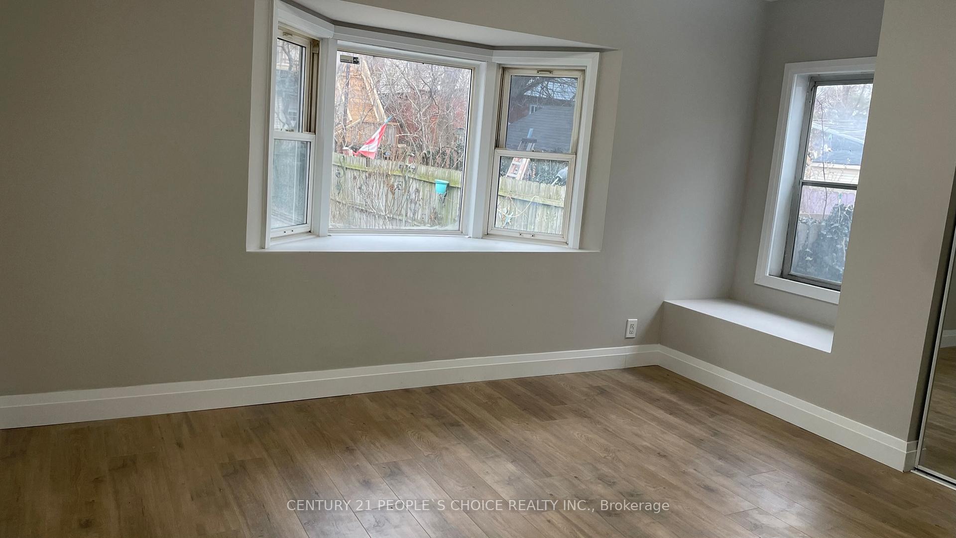 Photo 22 of 136 Edgemont Street N, Hamilton, Crown Point — HOMEH