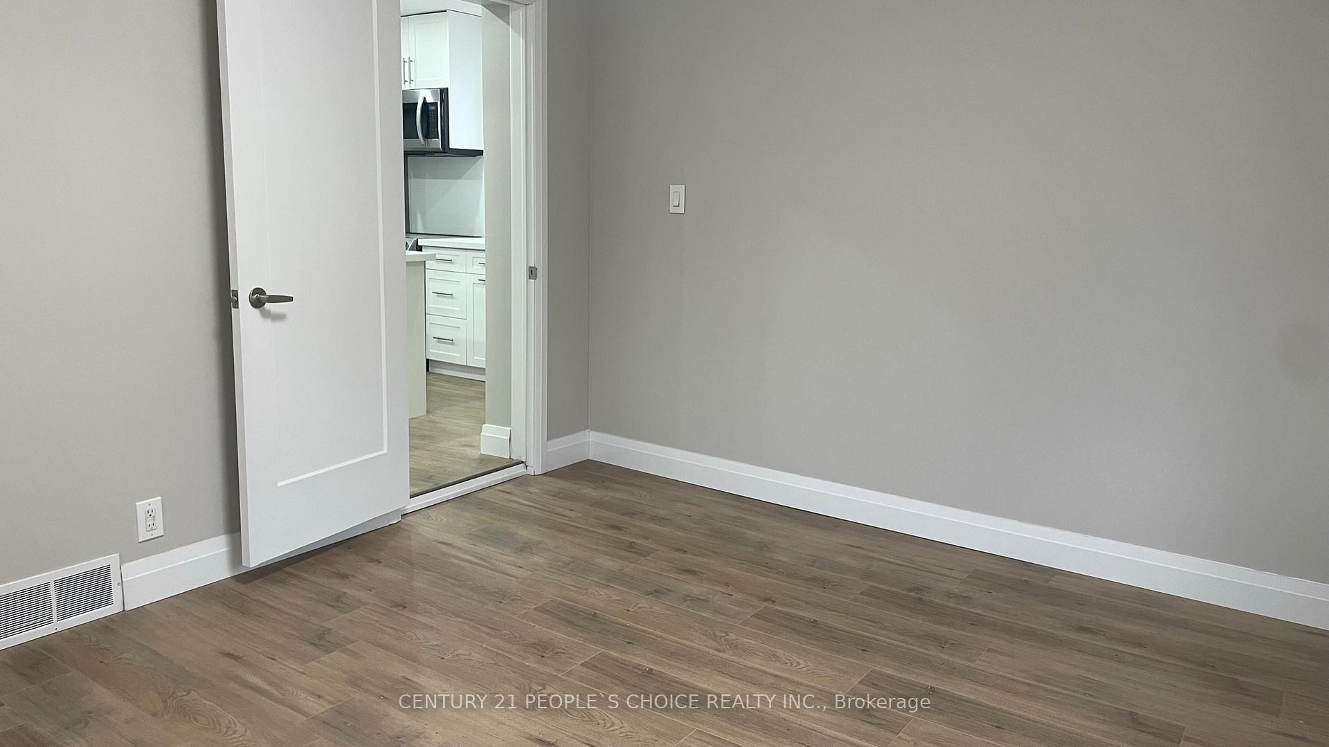 Photo 23 of 136 Edgemont Street N, Hamilton, Crown Point — HOMEH