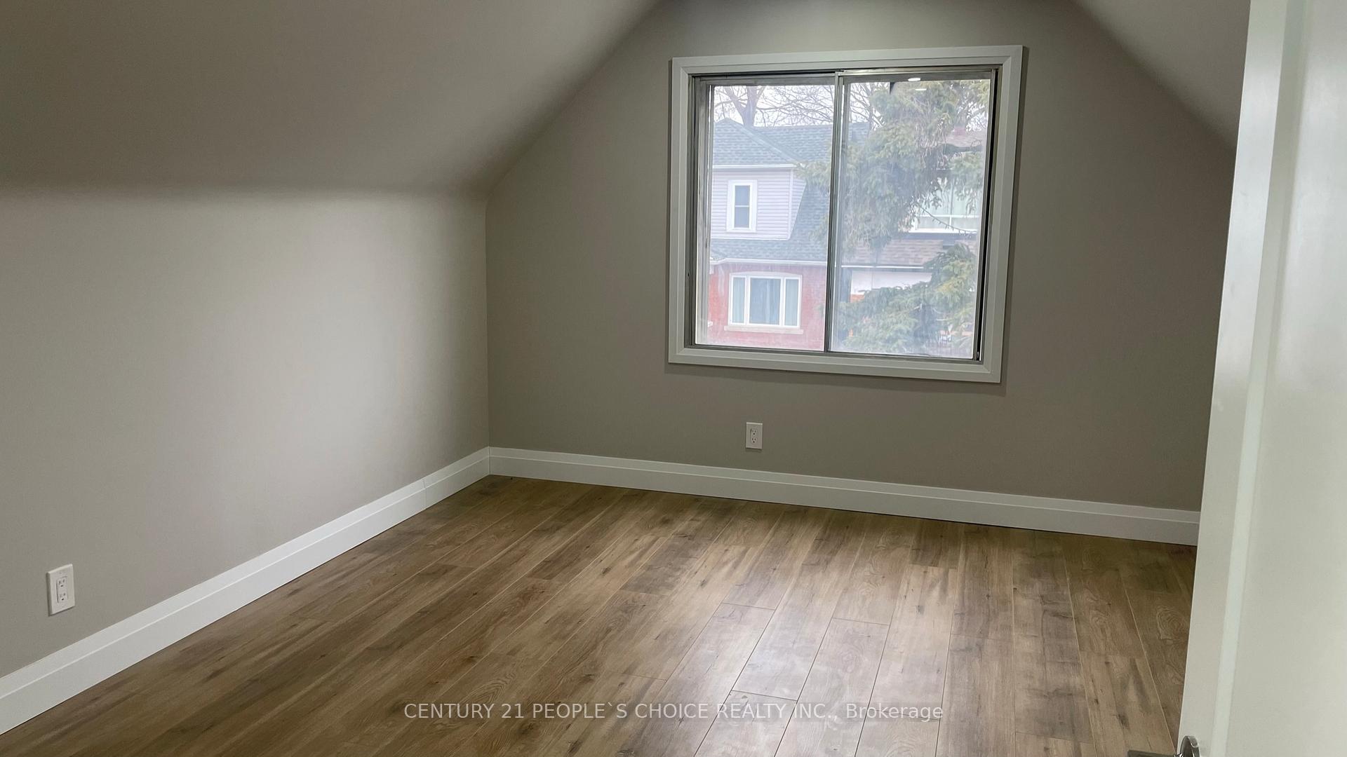 Photo 26 of 136 Edgemont Street N, Hamilton, Crown Point — HOMEH