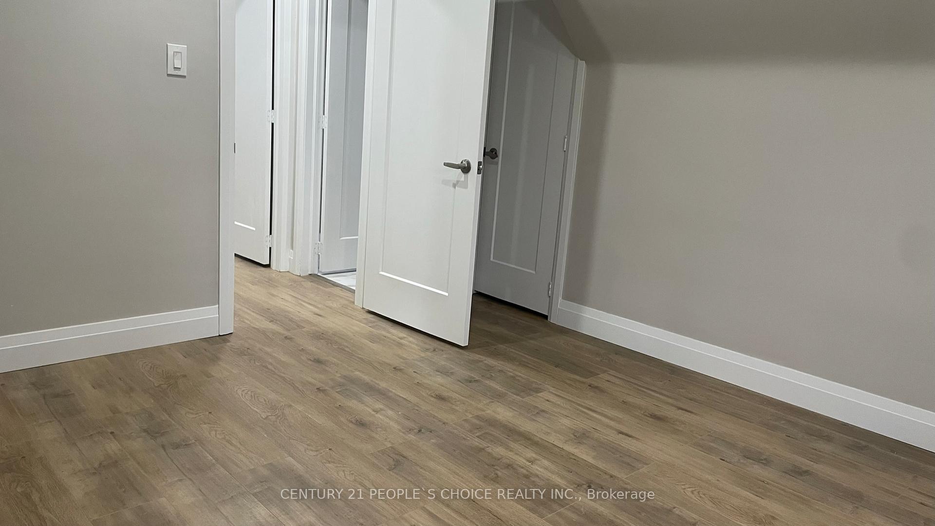 Photo 30 of 136 Edgemont Street N, Hamilton, Crown Point — HOMEH