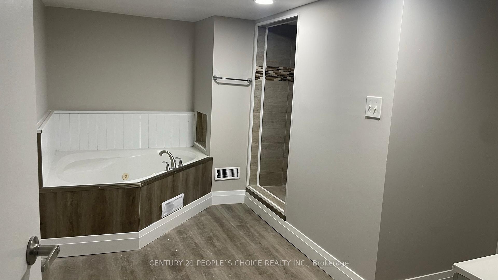 Photo 33 of 136 Edgemont Street N, Hamilton, Crown Point — HOMEH