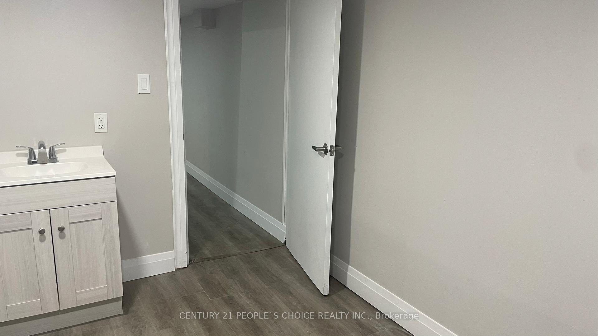 Photo 34 of 136 Edgemont Street N, Hamilton, Crown Point — HOMEH