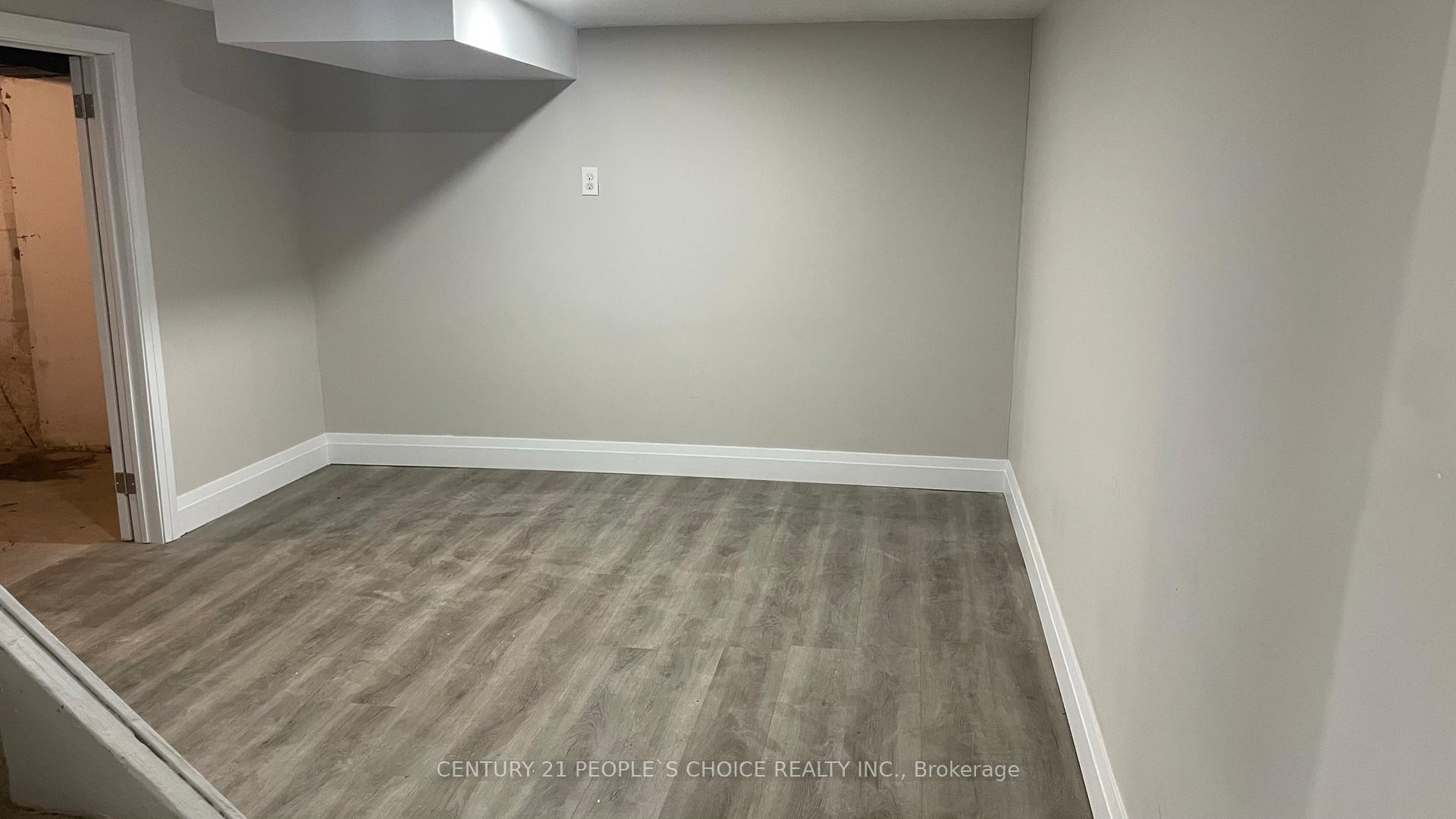 Photo 35 of 136 Edgemont Street N, Hamilton, Crown Point — HOMEH